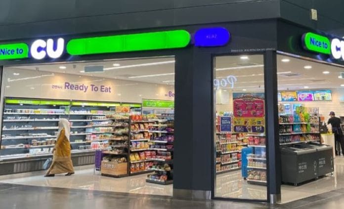 Cửa hàng tiện lợi CU tại Malaysia – chuỗi do myNEWS vận hành được đánh giá đang tiến gần điểm hòa vốn; nếu xu hướng cải thiện duy trì, CU có thể trở thành động lực hỗ trợ kết quả kinh doanh myNEWS trong năm 2026. (Ảnh: chụp màn hình từ Business Today Malaysia)