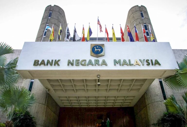Trụ sở Ngân hàng Trung ương Malaysia (Bank Negara Malaysia) tại Kuala Lumpur – cơ quan điều hành chính sách tiền tệ trong bối cảnh Malaysia đặt mục tiêu hạ trần thâm hụt ngân sách năm 2026 để tạo thêm dư địa chính sách. (Ảnh: chụp màn hình từ New Straits Times)