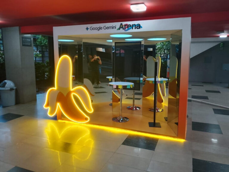 Ảnh minh hoạ khu trải nghiệm “Google Gemini Arena” được dựng tại Đại học Gunadarma (Depok, Indonesia), nơi Google tổ chức chuỗi hoạt động giới thiệu và hướng dẫn ứng dụng AI Gemini cho sinh viên thông qua booth, workshop và các phiên trải nghiệm thực hành. Ảnh: chụp màn hình từ JPNN.com.
