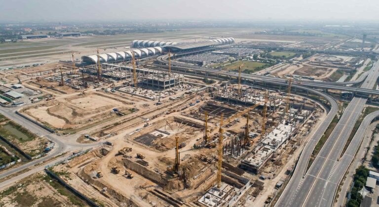 Minh hoạ AI: Suvarnabhumi được AOT lên kế hoạch mở rộng theo nhiều giai đoạn, hướng tới nâng công suất dài hạn lên khoảng 120 triệu hành khách/năm, theo The Nation.