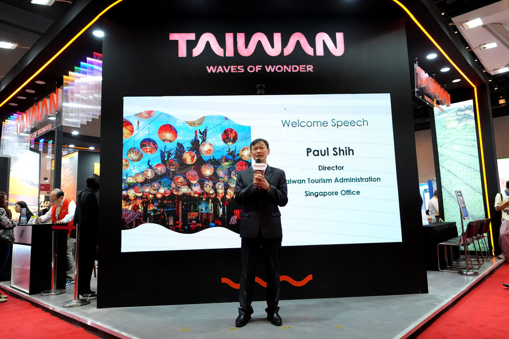 Đại diện Cơ quan Du lịch Đài Loan (Taiwan Tourism Administration) phát biểu tại gian hàng “TAIWAN – Waves of Wonder” trong khuôn khổ hội chợ du lịch OTM ở Mumbai, Ấn Độ, nơi Đài Loan quảng bá thông điệp “Taiwan không ngủ” nhằm thu hút khách du lịch và khách công tác từ thị trường Ấn Độ.Nguồn ảnh: CNA