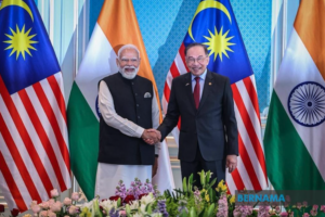 Thủ tướng Ấn Độ Narendra Modi (trái) bắt tay Thủ tướng Malaysia Datuk Seri Anwar Ibrahim trong cuộc gặp chính thức tại Putrajaya ngày 8 tháng 2 năm 2026, nơi hai nước thống nhất đẩy nhanh việc sử dụng ringgit và rupee trong thương mại và đầu tư song phương.Nguồn ảnh: BERNAMA.