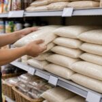 Giá bán lẻ gợi ý cho gạo nội địa gửi tín hiệu khác với một biện pháp trần giá bắt buộc.