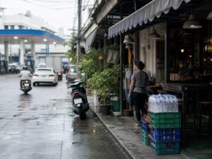 Kinh tế Thái Lan tháng 4 chịu áp lực từ du lịch, tiêu dùng và chi phí năng lượng.