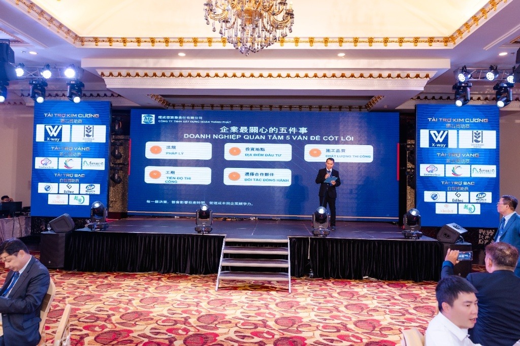 Giám đốc dự án Liêu Nhữ Đức phát biểu diễn thuyết tại diễn đàn VATIC 2026, phân tích chi tiết 5 quyết định chiến lược cốt lõi của doanh nghiệp khi đầu tư xây dựng nhà máy tại Việt Nam