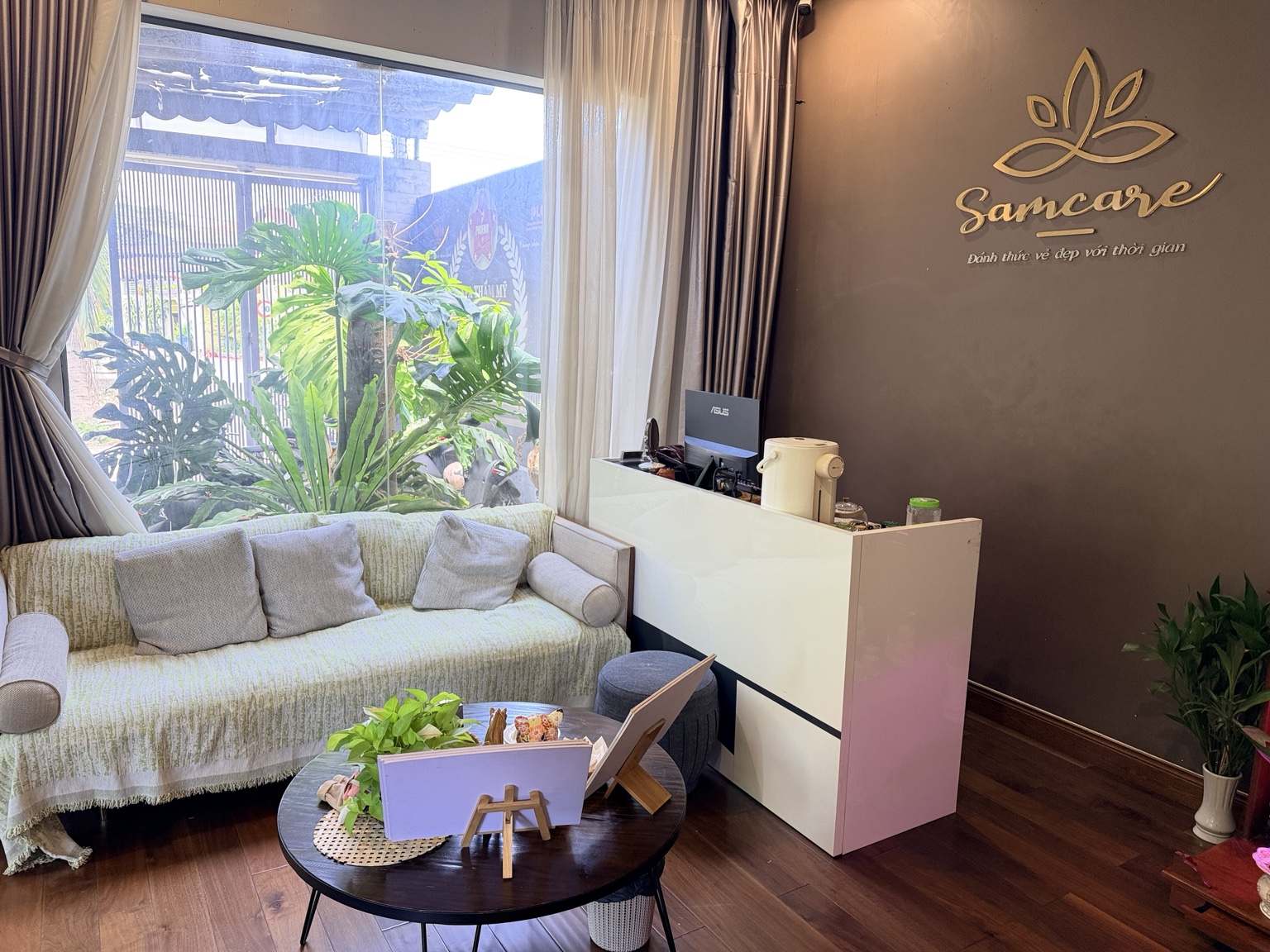 Không gian tiếp đón và trưng bày thương hiệu Samcare