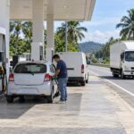 Giá xăng Malaysia: RON95 giữ 1,99 ringgit/lít, trợ giá có thể lên 42–45 tỷ ringgit mỗi năm Ảnh: Minh họa do AI tạo